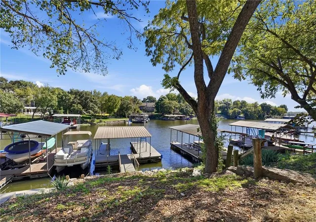 Photo 3 of Single family home for sale at 484 N Winnebago Dr, Lake Winnebago, MO 64034 | MLS# 2645326 | Listing updated on 2026-10-09