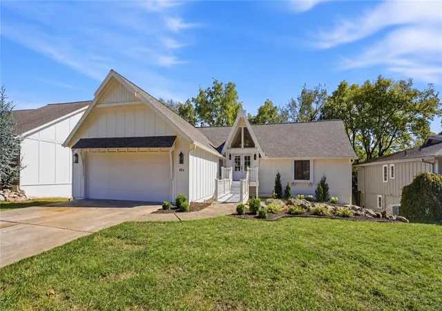 Photo 2 of Single family home for sale at 484 N Winnebago Dr, Lake Winnebago, MO 64034 | MLS# 2645326 | Listing updated on 2026-10-09
