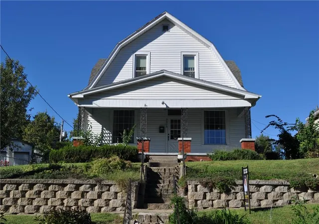 Photo 1 of Single family home for sale at 3305 Sacramento St, Saint Joseph, MO 64507 | MLS# 2645328 | Listing updated on 2026-10-03