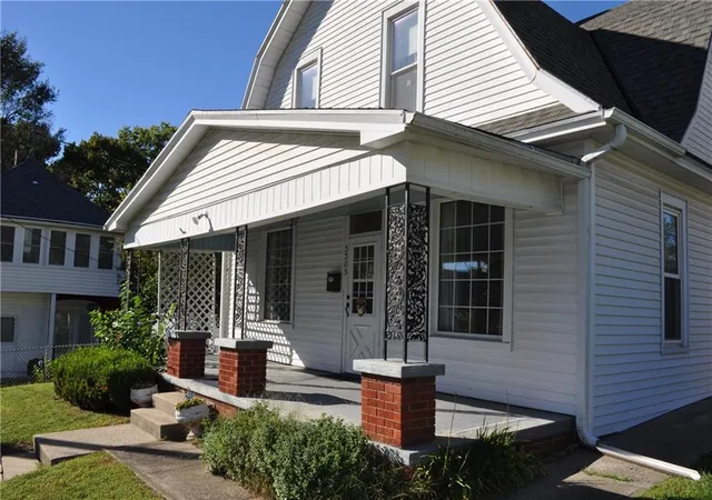 Photo 2 of Single family home for sale at 3305 Sacramento St, Saint Joseph, MO 64507 | MLS# 2645328 | Listing updated on 2026-10-03