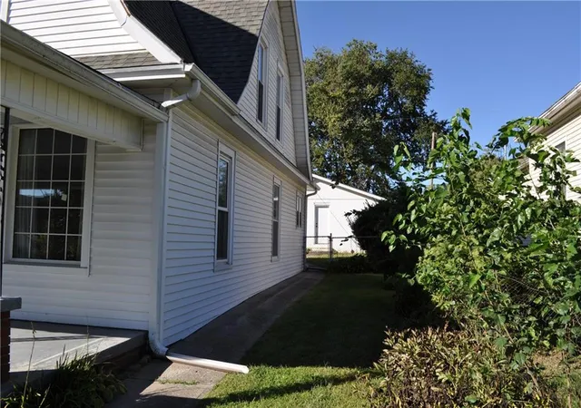 Photo 3 of Single family home for sale at 3305 Sacramento St, Saint Joseph, MO 64507 | MLS# 2645328 | Listing updated on 2026-10-03