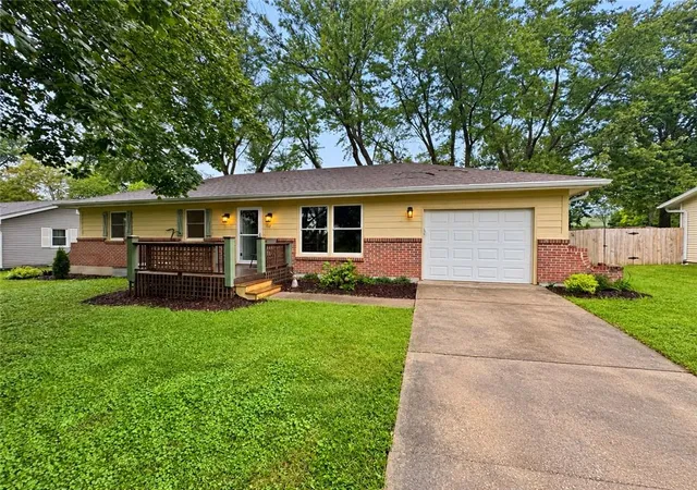 Photo 1 of Single family home for sale at 112 W 8th Street, Kearney, MO 64060 | MLS# 2645336 | Listing updated on 2026-10-08