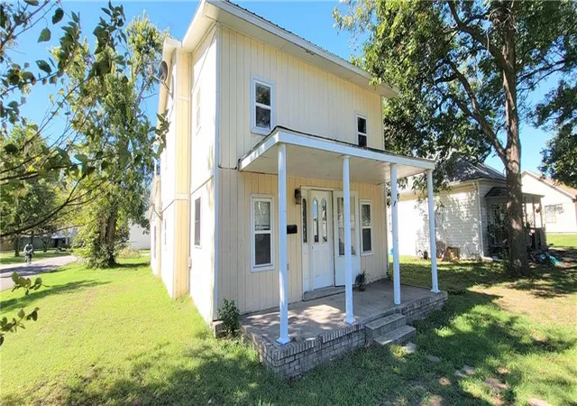 Photo 1 of Single family home for sale at 28 Ohio St, Iola, KS 66749 | MLS# 2645338 | Listing updated on 2026-10-03