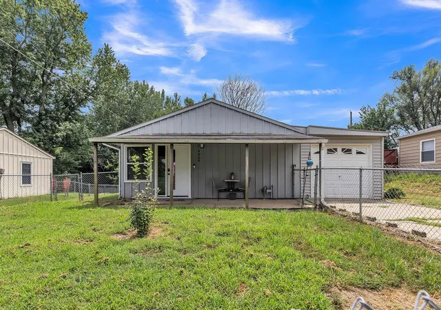 Photo 1 of Single family home for sale at 4904 Shawnee Rd, Saint Joseph, MO 64503 | MLS# 2645348 | Listing updated on 2026-10-08