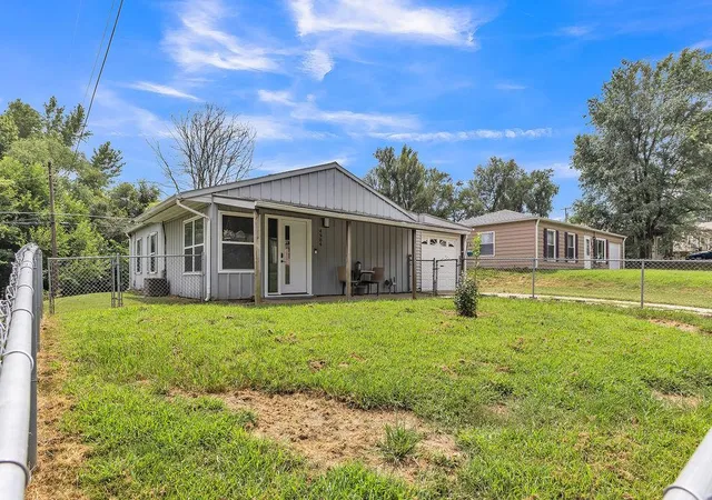 Photo 2 of Single family home for sale at 4904 Shawnee Rd, Saint Joseph, MO 64503 | MLS# 2645348 | Listing updated on 2026-10-08
