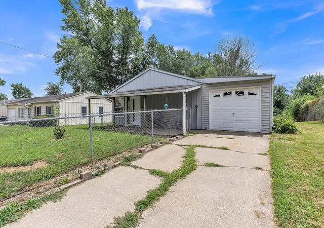 Photo 3 of Single family home for sale at 4904 Shawnee Rd, Saint Joseph, MO 64503 | MLS# 2645348 | Listing updated on 2026-10-08