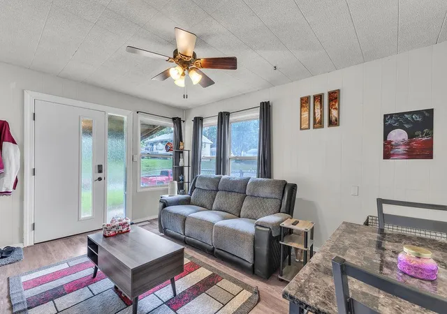 Photo 4 of Single family home for sale at 4904 Shawnee Rd, Saint Joseph, MO 64503 | MLS# 2645348 | Listing updated on 2026-10-08