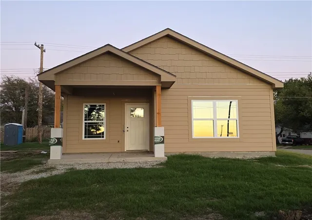 Photo 1 of Single family home for sale at 1101 N Main St, Ottawa, KS 66067 | MLS# 2645350 | Listing updated on 2026-10-10