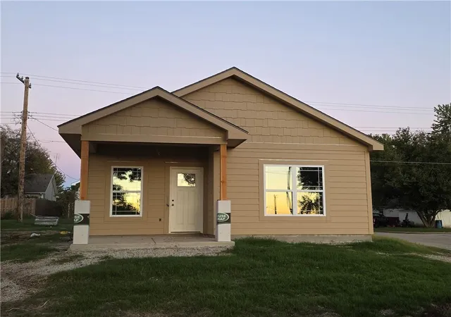 Photo 2 of Single family home for sale at 1101 N Main St, Ottawa, KS 66067 | MLS# 2645350 | Listing updated on 2026-10-10