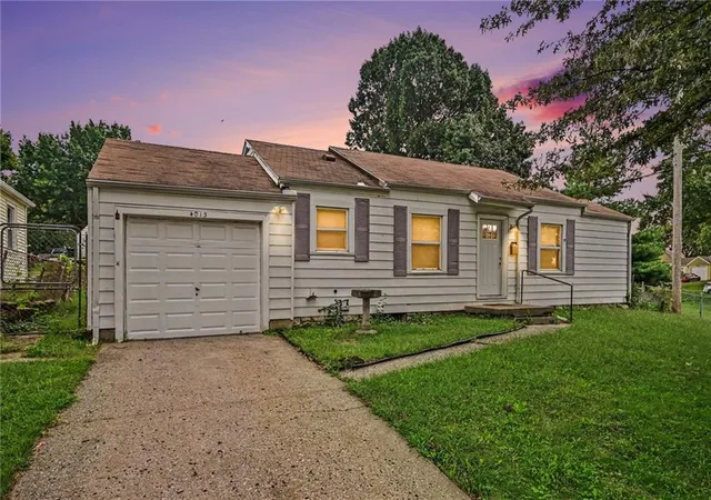 Single family home for sale at 4013 Valley Way, Independence, MO 64052 | MLS# 2645354