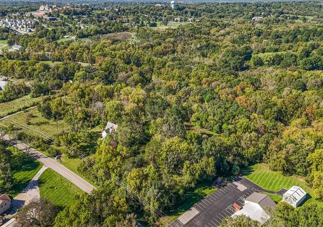 Photo 3 of Single family home for sale at 1110 County Rd B Hwy, Liberty, MO 64068 | MLS# 2645366 | Listing updated on 2026-10-08