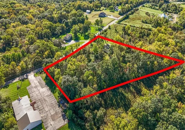 Photo 4 of Single family home for sale at 1110 County Rd B Hwy, Liberty, MO 64068 | MLS# 2645366 | Listing updated on 2026-10-08