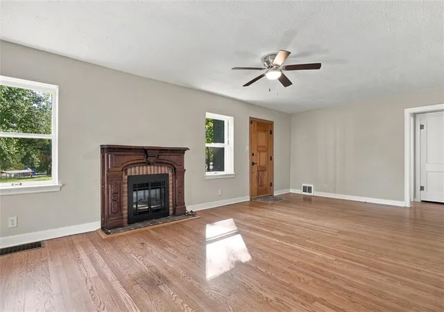 Photo 2 of Single family home for sale at 2914 Shrine Park Rd, Leavenworth, KS 66048 | MLS# 2645370 | Listing updated on 2026-10-04