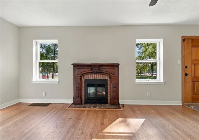 Photo 3 of Single family home for sale at 2914 Shrine Park Rd, Leavenworth, KS 66048 | MLS# 2645370 | Listing updated on 2026-10-04