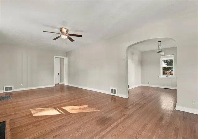 Photo 4 of Single family home for sale at 2914 Shrine Park Rd, Leavenworth, KS 66048 | MLS# 2645370 | Listing updated on 2026-10-04