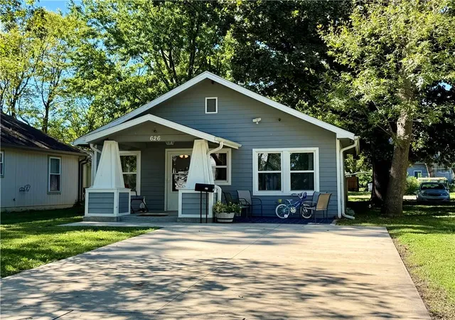 Photo 3 of Single family home for sale at 626 S Locust St, Ottawa, KS 66067 | MLS# 2645372 | Listing updated on 2026-10-08