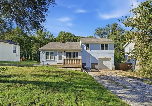 Single family home for sale at 5142 NE Baxter Ave, Kansas City, MO 64119 | MLS# 2645376
