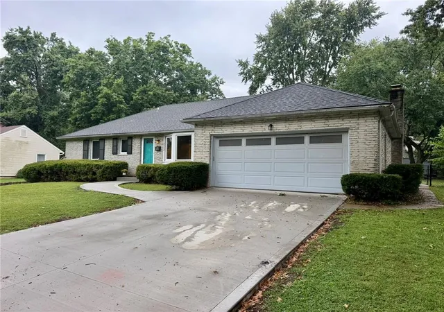 Single family home for sale at 8842 Foster Ln, Overland Park, KS 66212 | MLS# 2645377