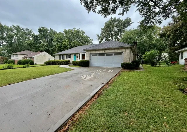Photo 3 of Single family home for sale at 8842 Foster Ln, Overland Park, KS 66212 | MLS# 2645377 | Listing updated on 2026-10-09