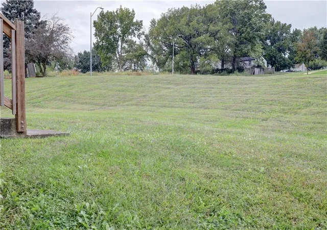Listing Photo 4 - Condo for sale in building located at 10508 E 41st St, Kansas City, MO 64133