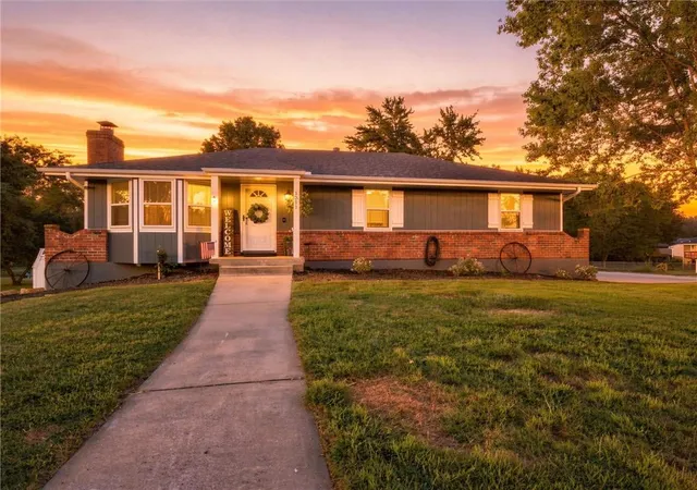 Photo 2 of Sale Pending at 1311 Heather Cir, Kearney, MO 64060 | MLS# 2645381 | Listing updated on 2026-10-05