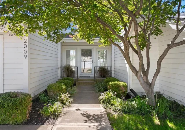 Photo 3 of Single family home for sale at 2009 W 123rd Terrace, Leawood, KS 66209 | MLS# 2645382 | Listing updated on 2026-10-15