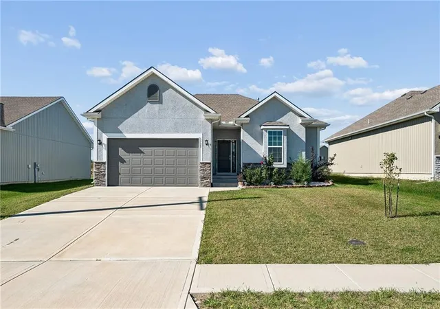 Photo 1 of Single family home for sale at 3725 Nw Old Stagecoach Rd, Kansas City, MO 64154 | MLS# 2645388 | Listing updated on 2026-10-10