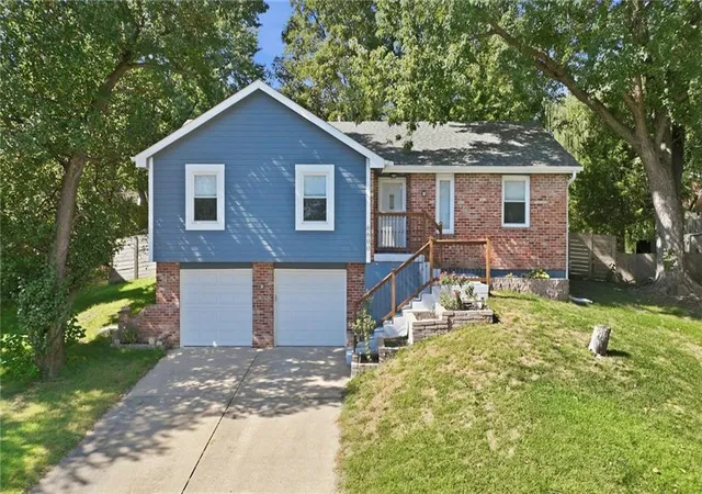 Photo 1 of Single family home for sale at 6600 Cottonwood Dr, Shawnee, KS 66216 | MLS# 2645390 | Listing updated on 2026-10-09