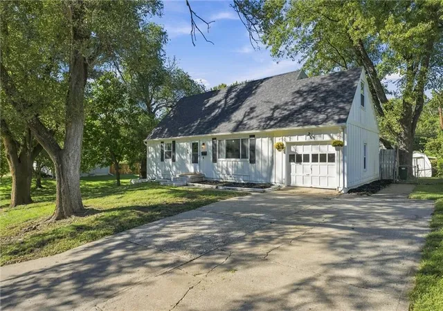 Photo 1 of Sale Pending at 3400 E 107th Terrace, Kansas City, MO 64137 | MLS# 2645394 | Listing updated on 2026-10-08