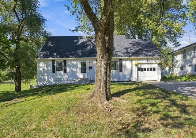 Photo 2 of Sale Pending at 3400 E 107th Terrace, Kansas City, MO 64137 | MLS# 2645394 | Listing updated on 2026-10-08