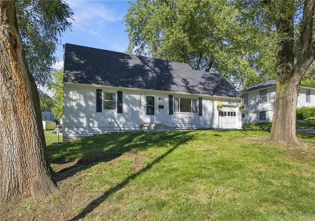Photo 3 of Sale Pending at 3400 E 107th Terrace, Kansas City, MO 64137 | MLS# 2645394 | Listing updated on 2026-10-08