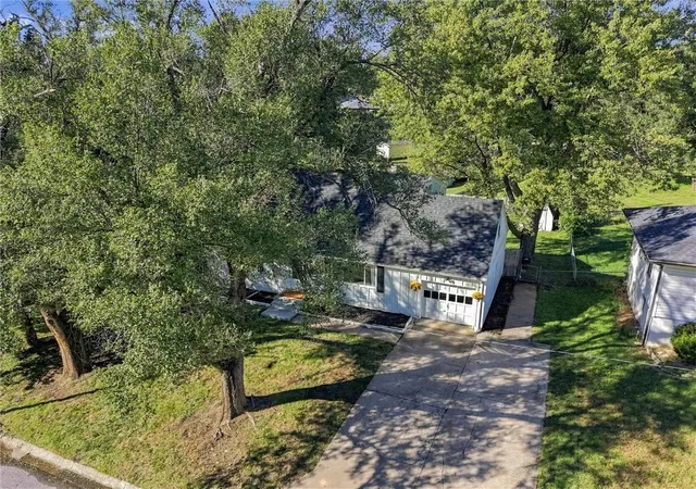 Photo 4 of Sale Pending at 3400 E 107th Terrace, Kansas City, MO 64137 | MLS# 2645394 | Listing updated on 2026-10-08