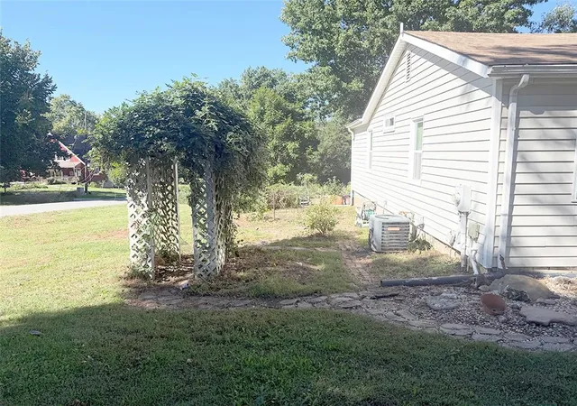 Photo 3 of Single family home for sale at 3690 S Crysler Ave, Independence, MO 64055 | MLS# 2645397 | Listing updated on 2026-10-06