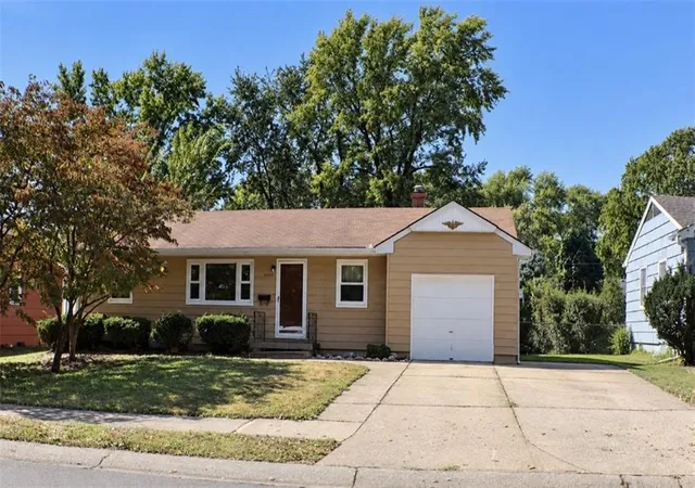 Single family home for sale at 3600 S Main St, Independence, MO 64055 | MLS# 2645402