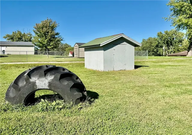 Photo 11 of Single family home for sale at 414 Darneal Ave, Richmond, MO 64085 | MLS# 2645403 | Listing updated on 2026-10-19