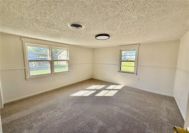 Photo 4 of Single family home for sale at 414 Darneal Ave, Richmond, MO 64085 | MLS# 2645403 | Listing updated on 2026-10-19