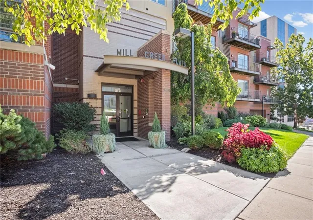 Photo 1 of Condo for sale at 4521 Wornall Rd #201, Kansas City, MO 64111 | MLS# 2645404 | Listing updated on 2026-10-07