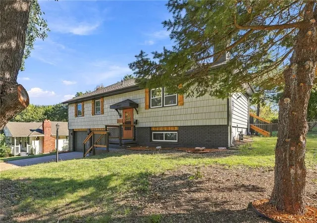 Photo 3 of Single family home for sale at 8915 E 57th Street, Raytown, MO 64133 | MLS# 2645405 | Listing updated on 2026-10-04