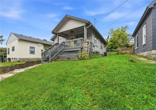 Photo 1 of Single family home for sale at 124 S Myrtle St, Excelsior Springs, MO 64024 | MLS# 2645408 | Listing updated on 2026-10-08