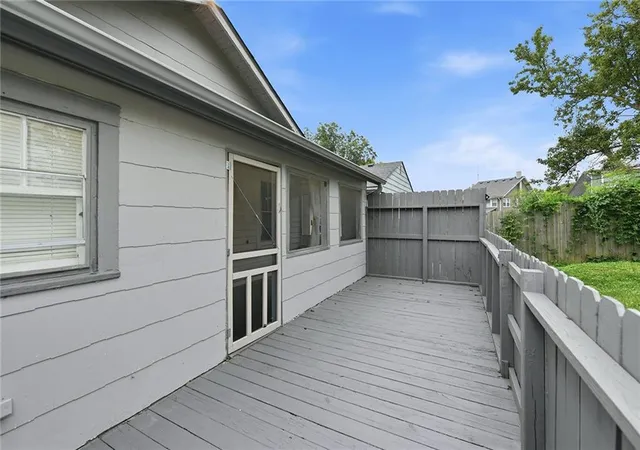 Photo 4 of Single family home for sale at 124 S Myrtle St, Excelsior Springs, MO 64024 | MLS# 2645408 | Listing updated on 2026-10-08