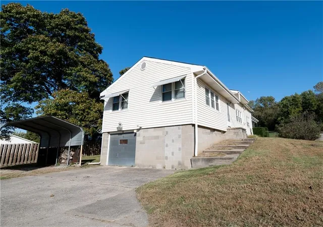 Photo 2 of Single family home for sale at King Hl Ave, Saint Joseph, MO 64504 | MLS# 2645411 | Listing updated on 2026-10-21