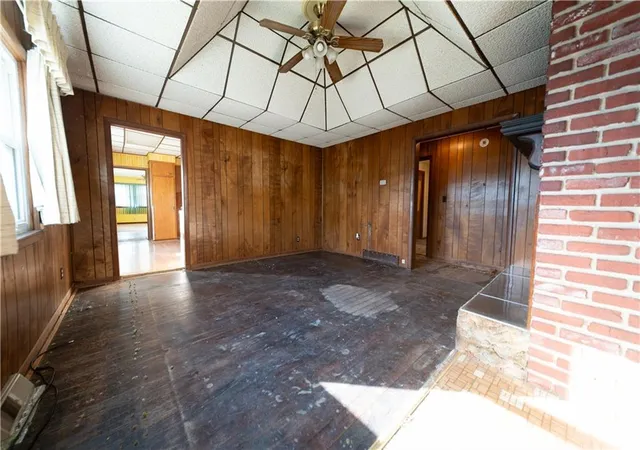 Photo 3 of Single family home for sale at King Hl Ave, Saint Joseph, MO 64504 | MLS# 2645411 | Listing updated on 2026-10-21