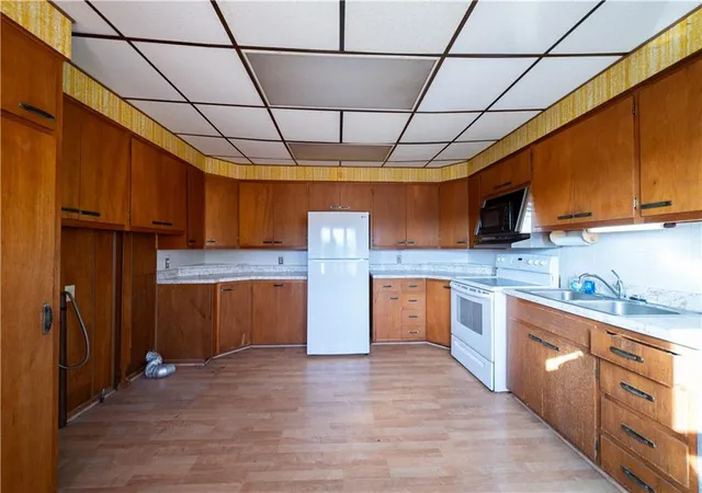 Photo 3 of Single family home for sale at King Hl Ave, Saint Joseph, MO 64504 | MLS# 2645411 | Listing updated on 2026-10-21