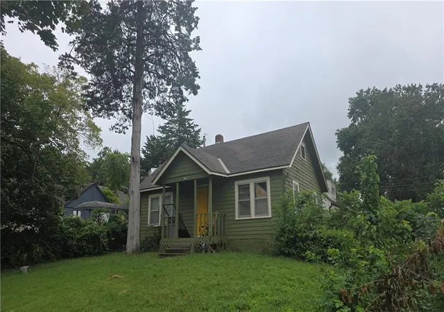 Photo 2 of Sale Pending at 8145 Holmes Rd, Kansas City, MO 64131 | MLS# 2645414 | Listing updated on 2026-10-07