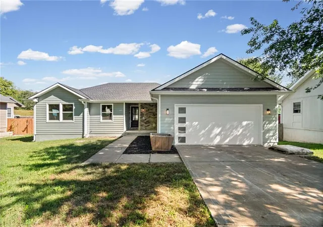 Photo 1 of Single family home for sale at 615 S Camden St, Richmond, MO 64085 | MLS# 2645417 | Listing updated on 2026-10-05