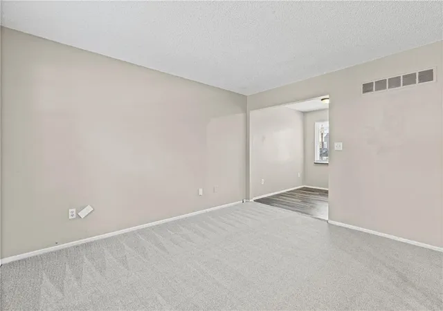Listing Photo 5 - Condo for sale in building located at 11804 E 60th St, Kansas City, MO 64133