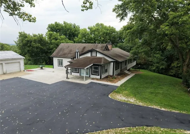 Photo 3 of Single family home for sale at 9800 Hutton Rd, Kansas City, KS 66109 | MLS# 2645420 | Listing updated on 2026-10-04