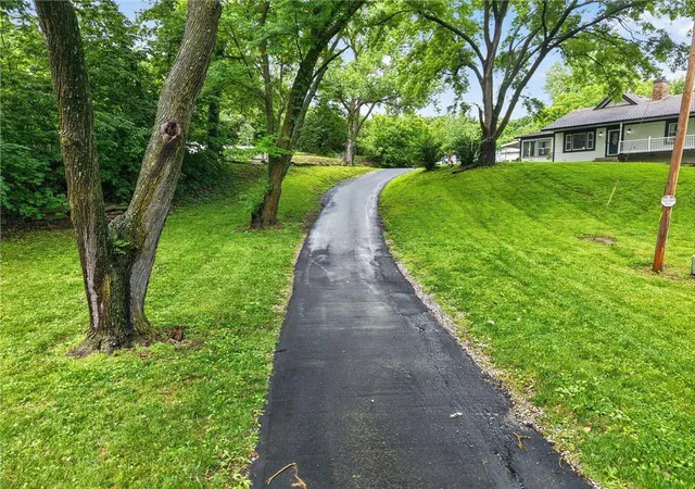 Photo 4 of Single family home for sale at 9800 Hutton Rd, Kansas City, KS 66109 | MLS# 2645420 | Listing updated on 2026-10-04