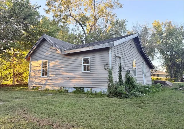 Photo 1 of Single family home for sale at 306 E Fort Scott St, Butler, MO 64730 | MLS# 2645421 | Listing updated on 2026-10-04