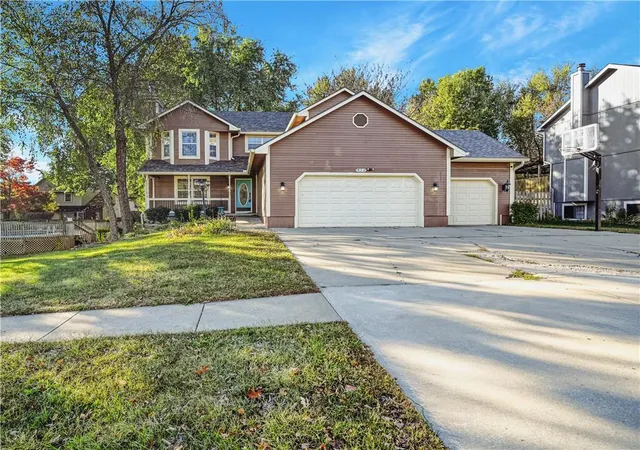 Single family home for sale at 623 Meadowlark Rd, Lansing, KS 66043 | MLS# 2645425